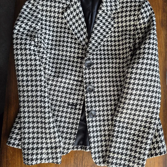 Tahari Houndstooth Blazer in Black and White - Picture 3 of 10